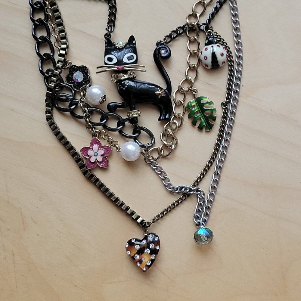 Betsy Johnson kitty necklace